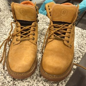 Men’s boots. Wool inside. Super warm. Like new. Size 9.